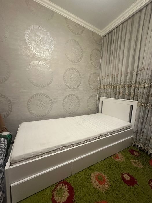 Односпальная кровать икея с матрасом