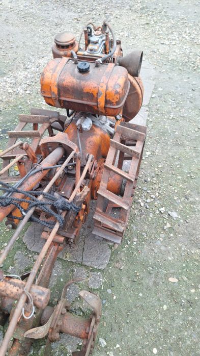 Motocultor  ne pornit de mult