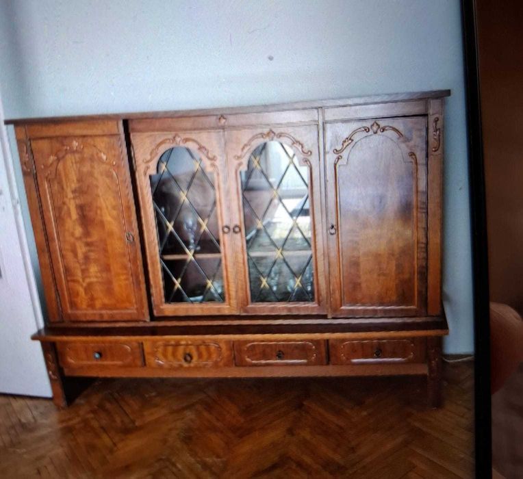 Mobila living din lemn masiv.