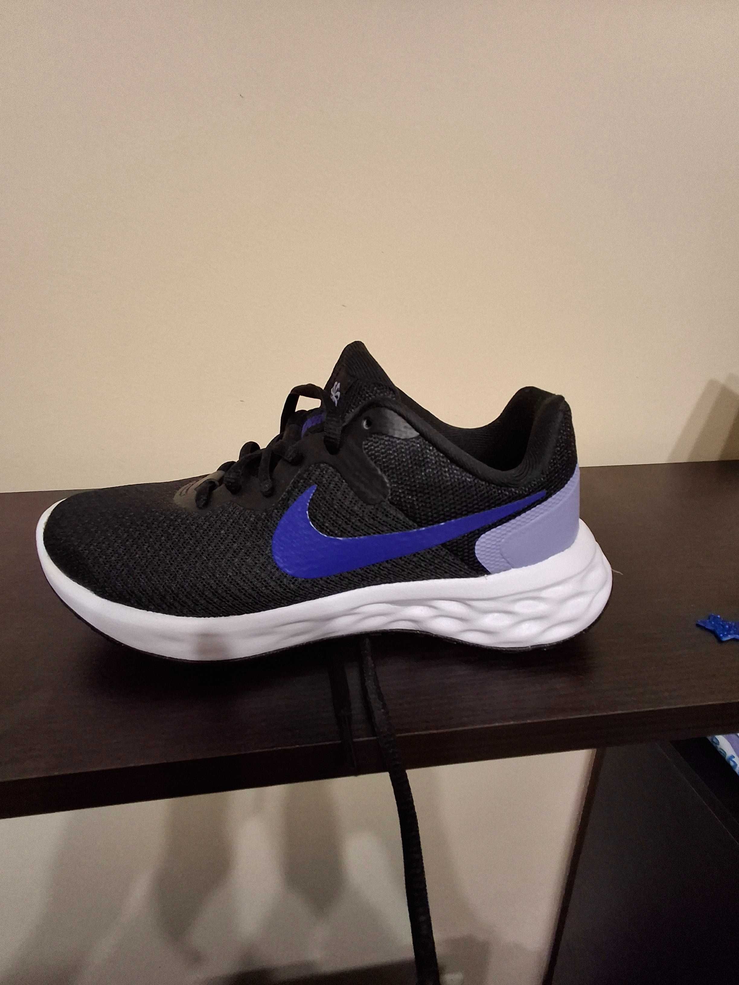 Чисто нови маратонки Nike