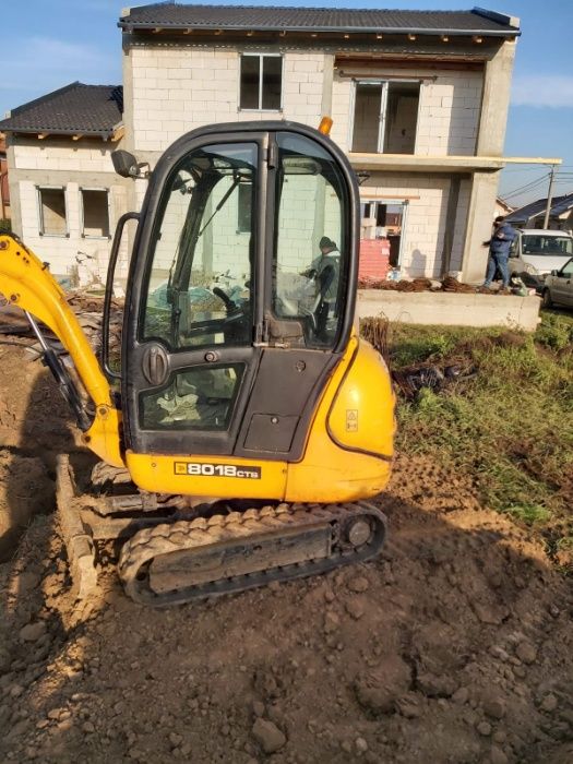 Miniexcvator utilaje bobcat inchiriat amenajre curte gradina sapat