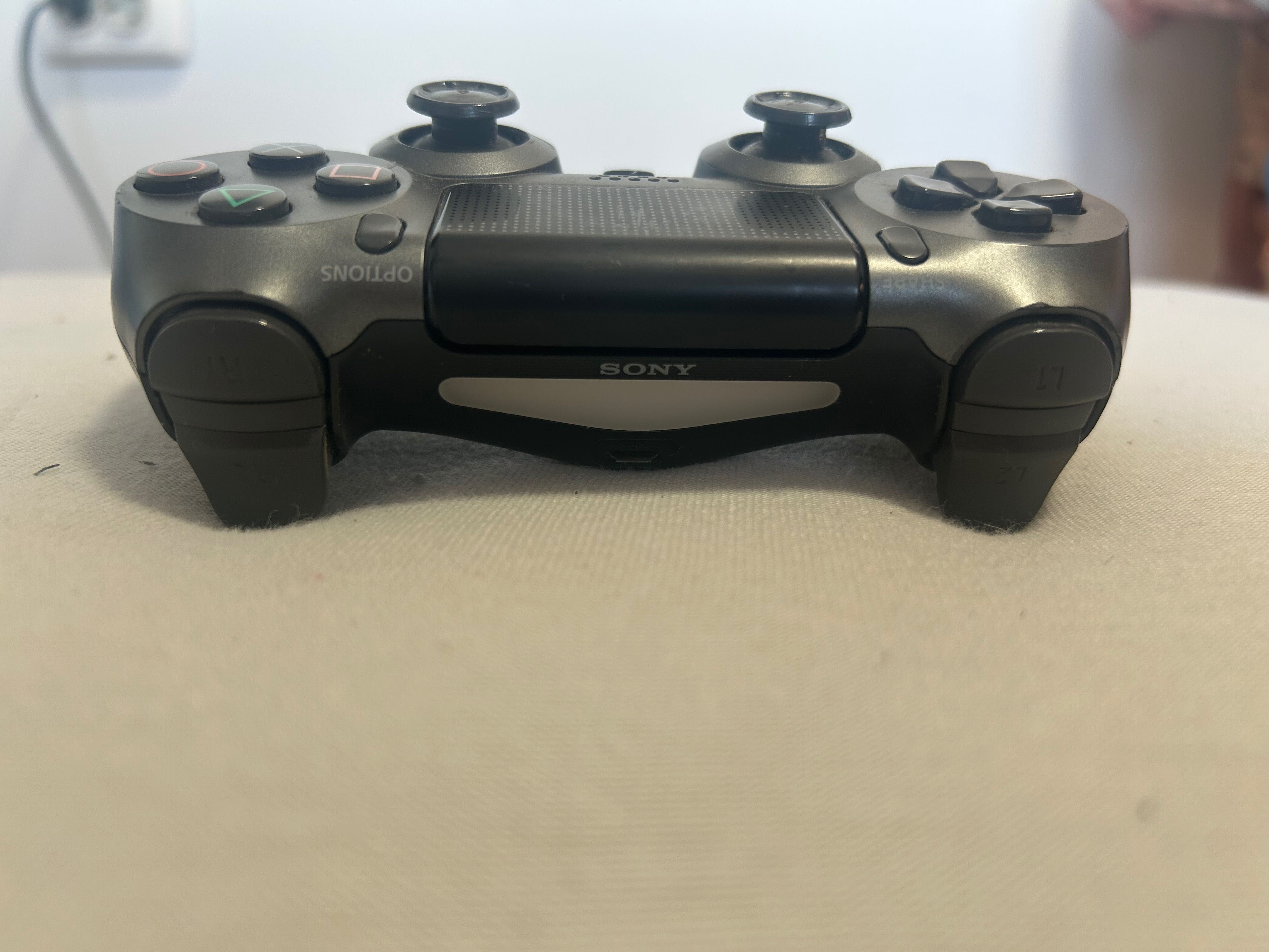 Продавам джойстик Sony
