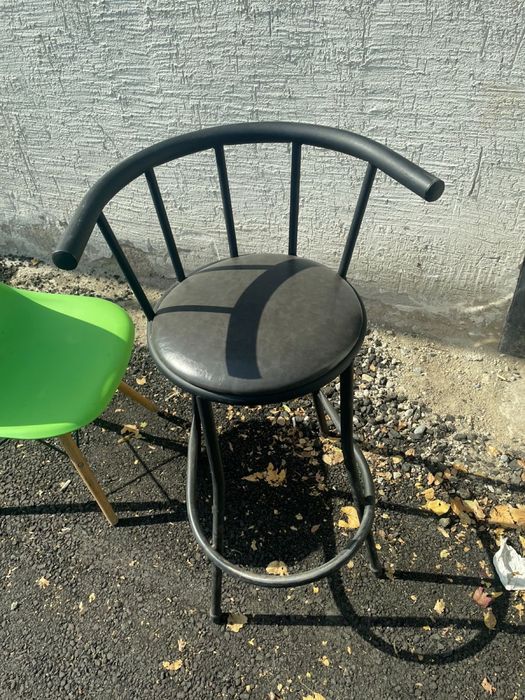 Срочно продаю барнсе стулья