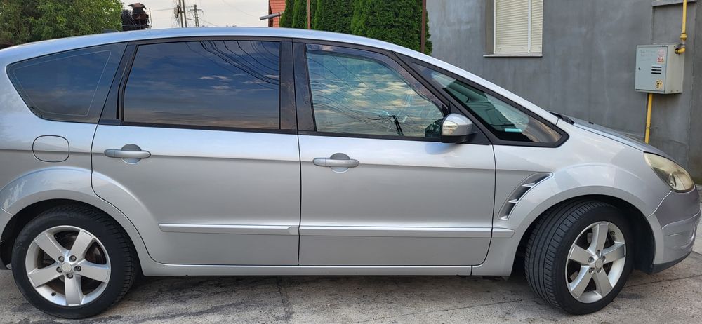 Vând  Ford  Smax