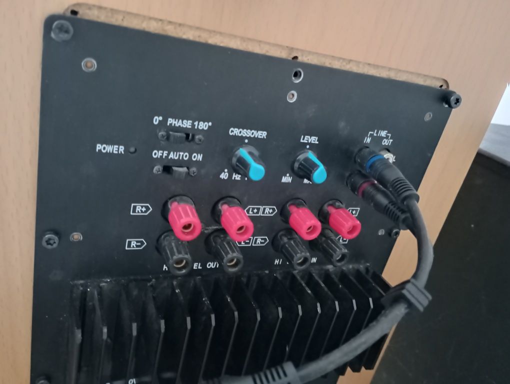 Subwoofe JBL XTI 300 ,model rar,clasa D amp