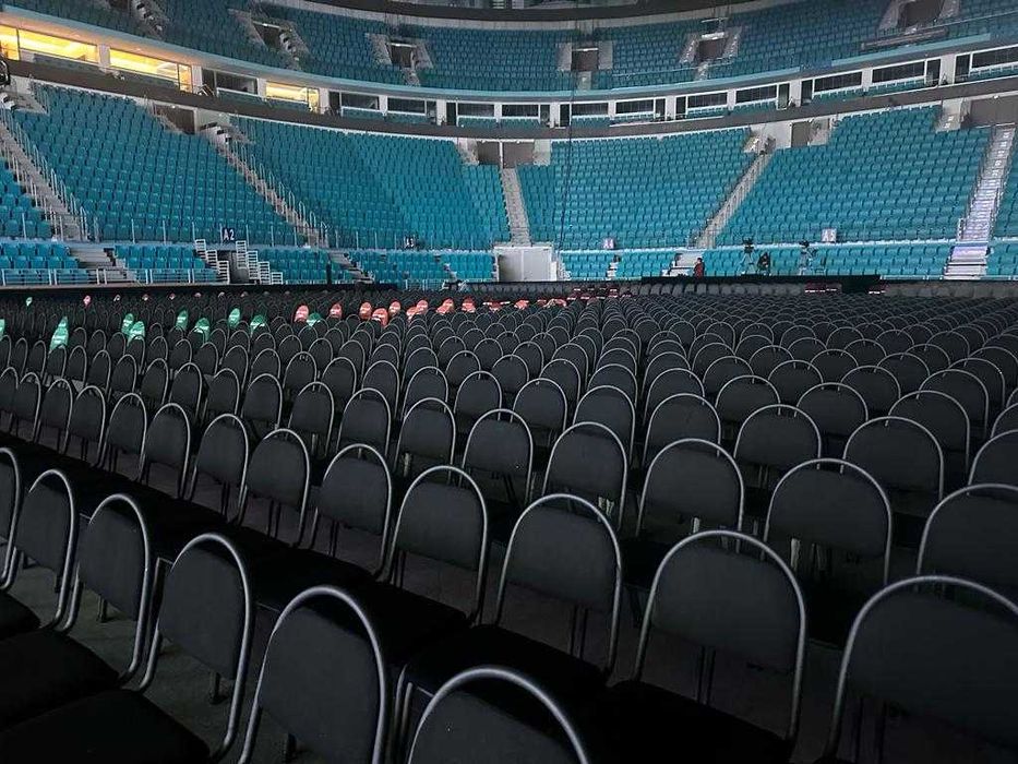 Аренда/прокат столы (фуршетные) стулья посуда мебель бочки 24/7