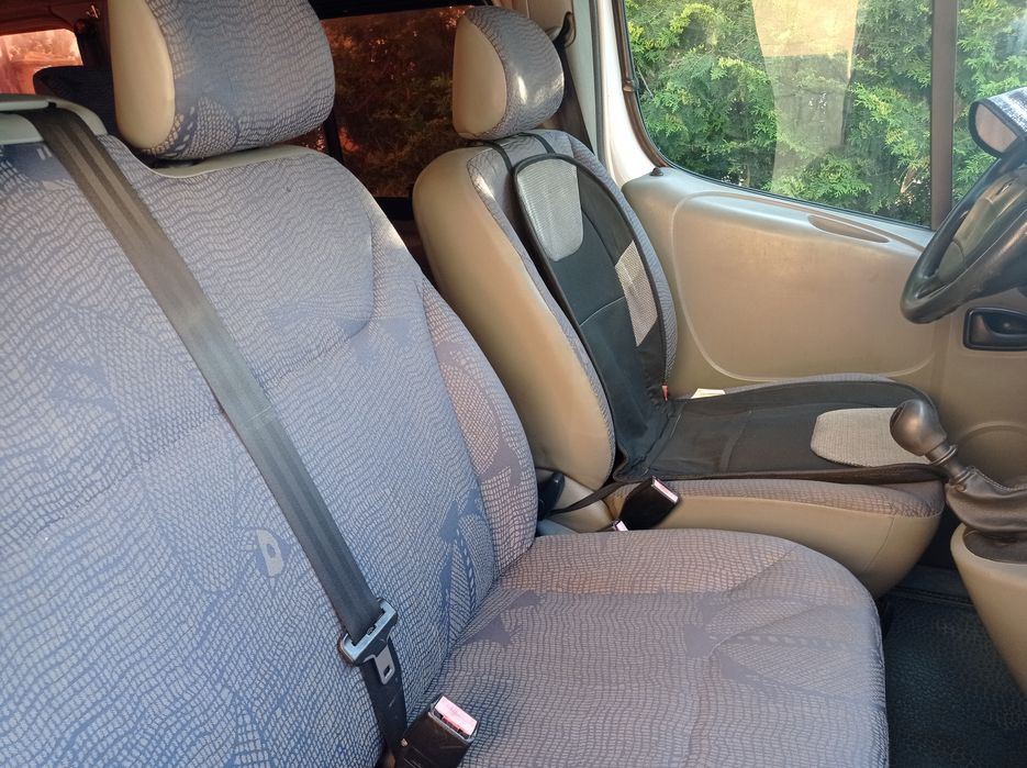Renault Trafic 9 locuri autoturism