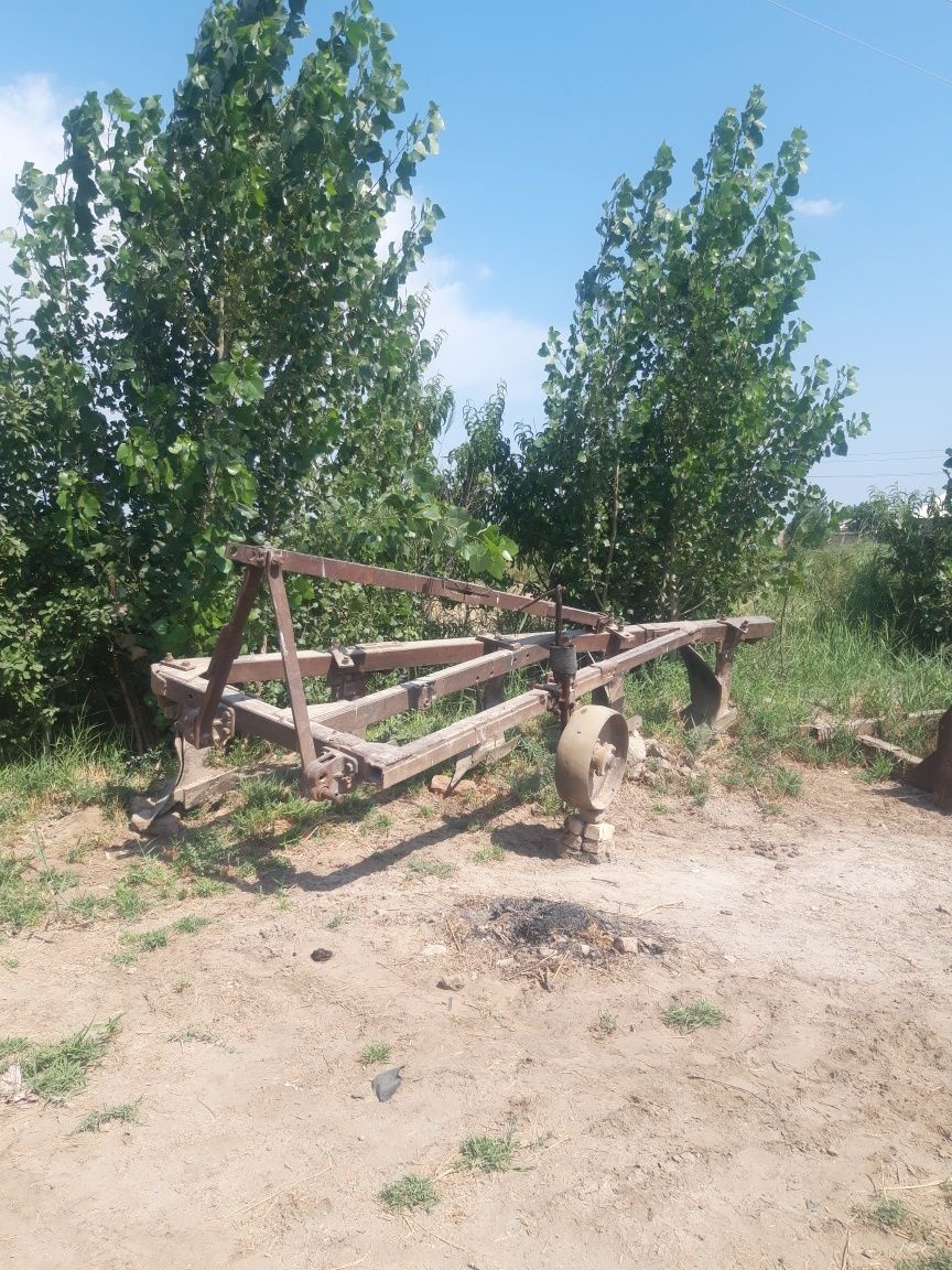 Плуг сотилади 5х35 катта тракторлар учун