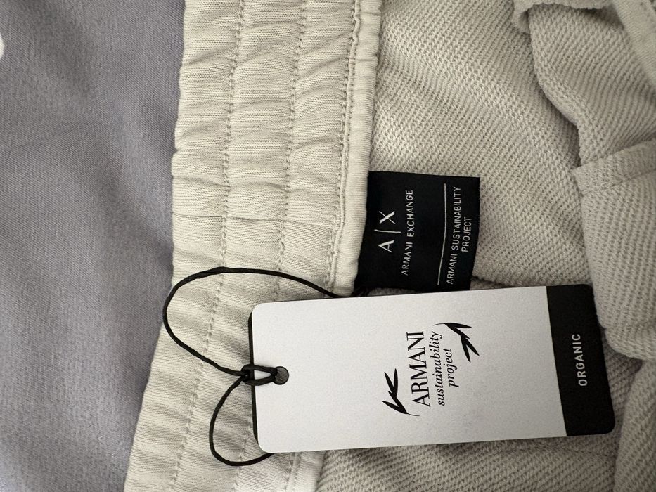 Pantaloni Armani Exchange noi cu eticheta