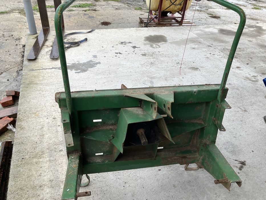 Con crapat crapator lemn dupa tractor