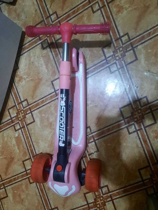 Детский самокат трехколесный