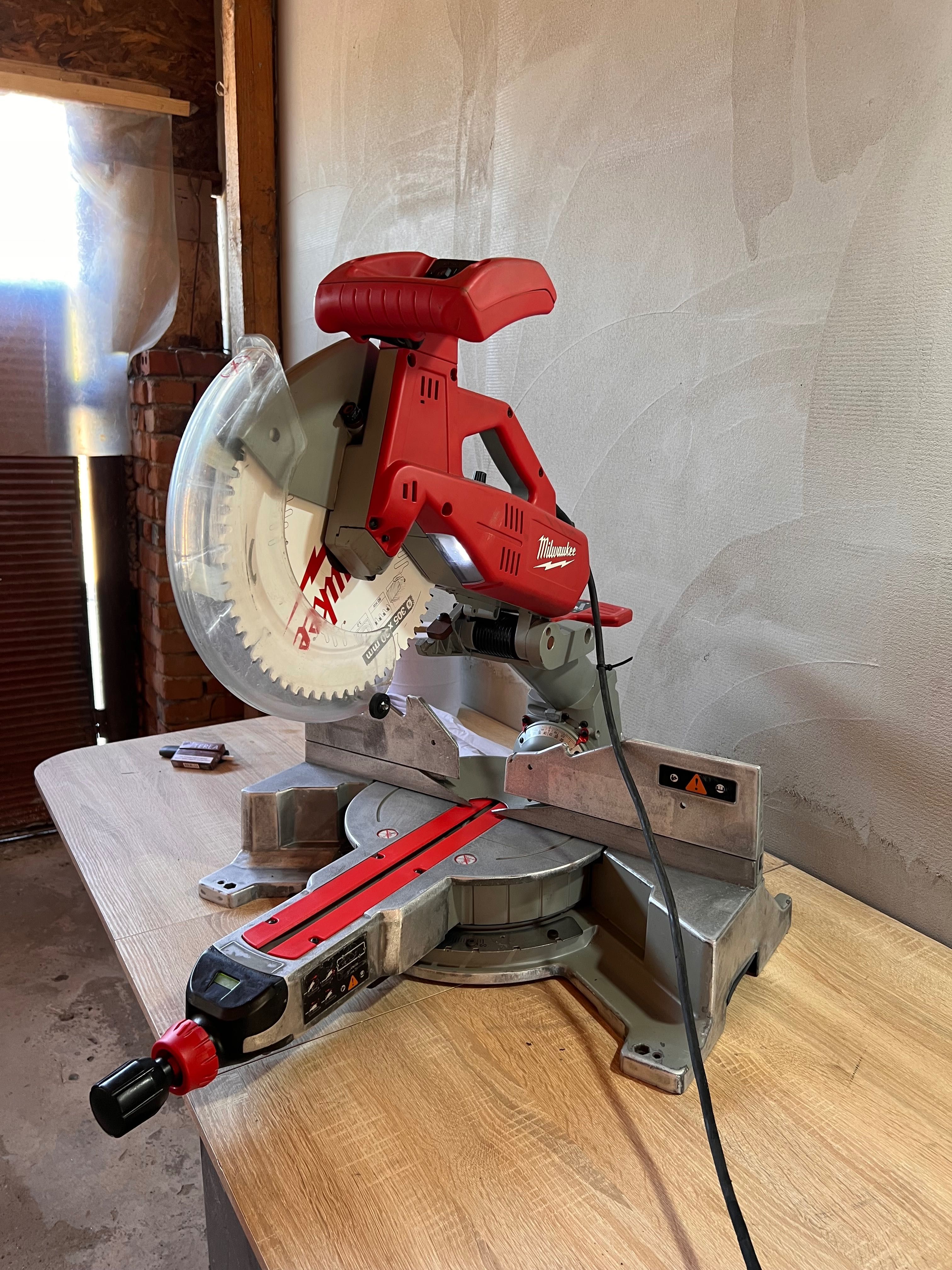 Milwaukee MS305DB Потапящ циркуляр с герунг