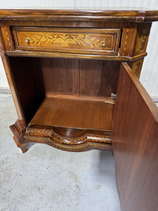 Comoda din lemn masiv cu intarsii, stil Louis XV