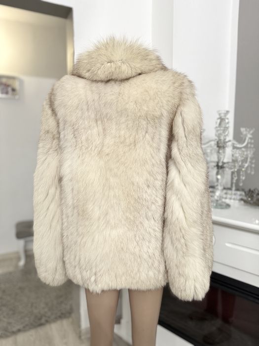 Haină din blană naturală de vulpe polară