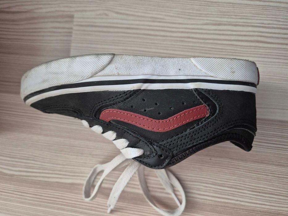 Детски кецове Vans 30.5 размер, черни