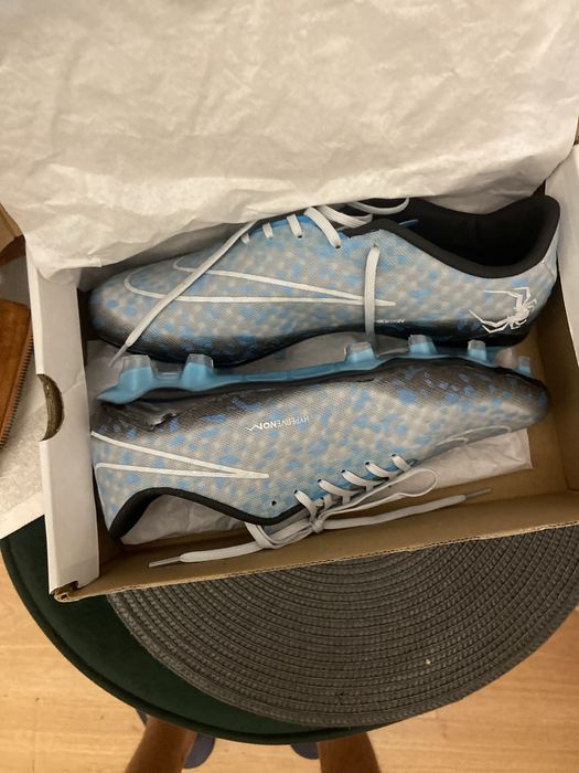 Чисто нови бутонки найк hypervenom
