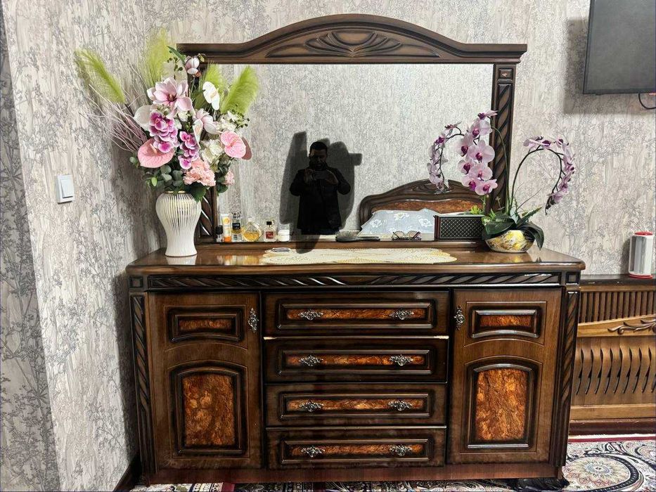 Продаётся срочно спальный гарнитур