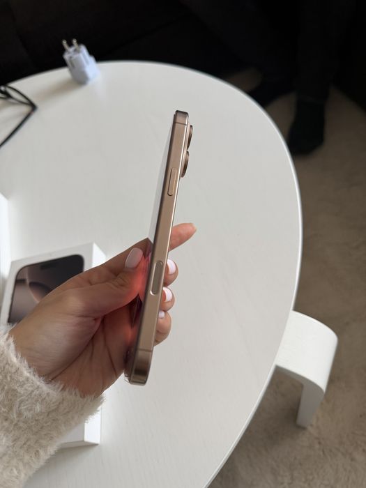 Iphone 16 Pro Max 256GB в отлично състояние