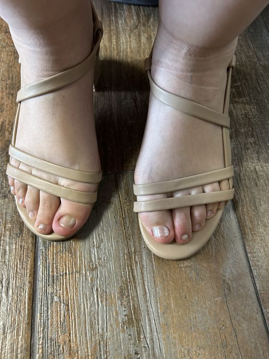 Sandale bej Clara Barson