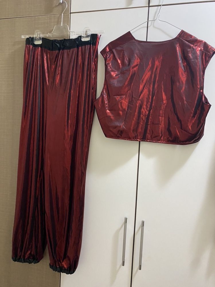 costum-fachir/carnaval: pantalon/vesta-culoare rosie,bordo,marima M