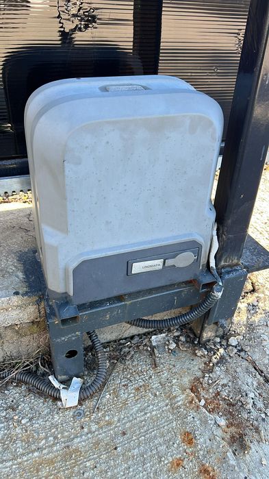 Sisteme automatizari porți, videointerfoane, uși garaj