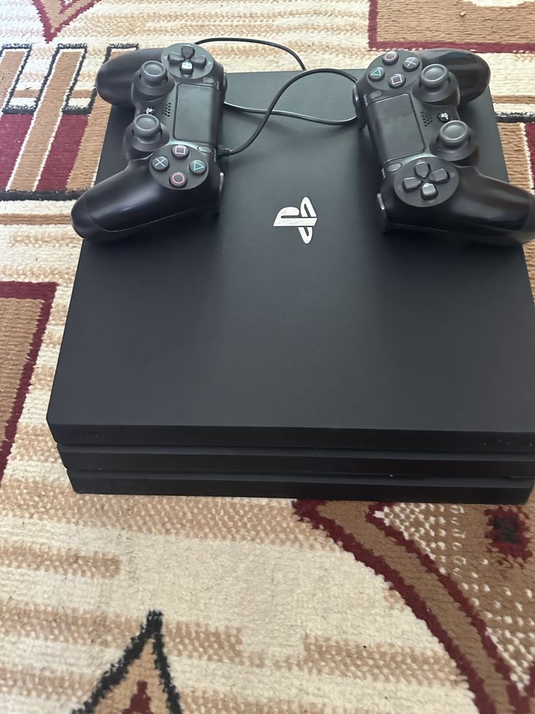 PS 4 Pro б/у но в отличном состоянии