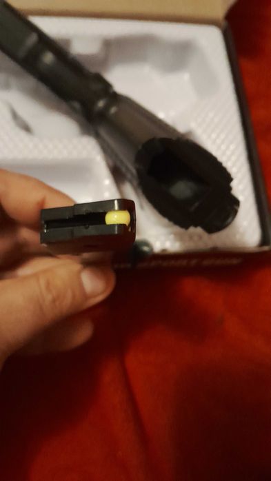 vand pistol negru airsoft cu bile de plastic
