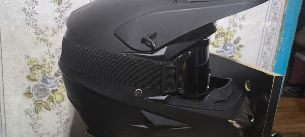 Продам шлем  целый не вредимый