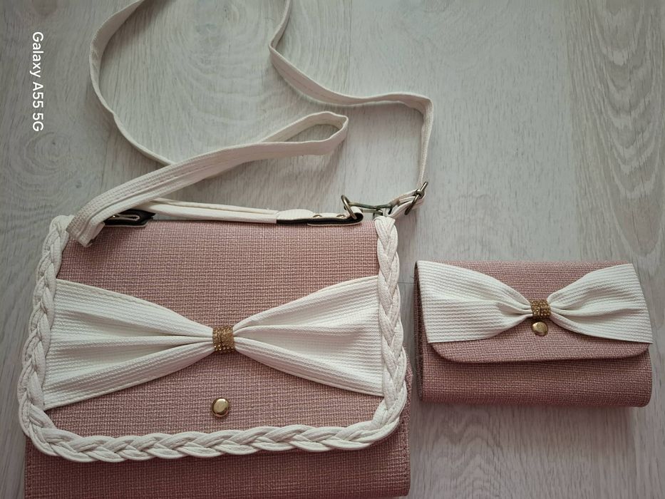 Продавам чанта с портмоне