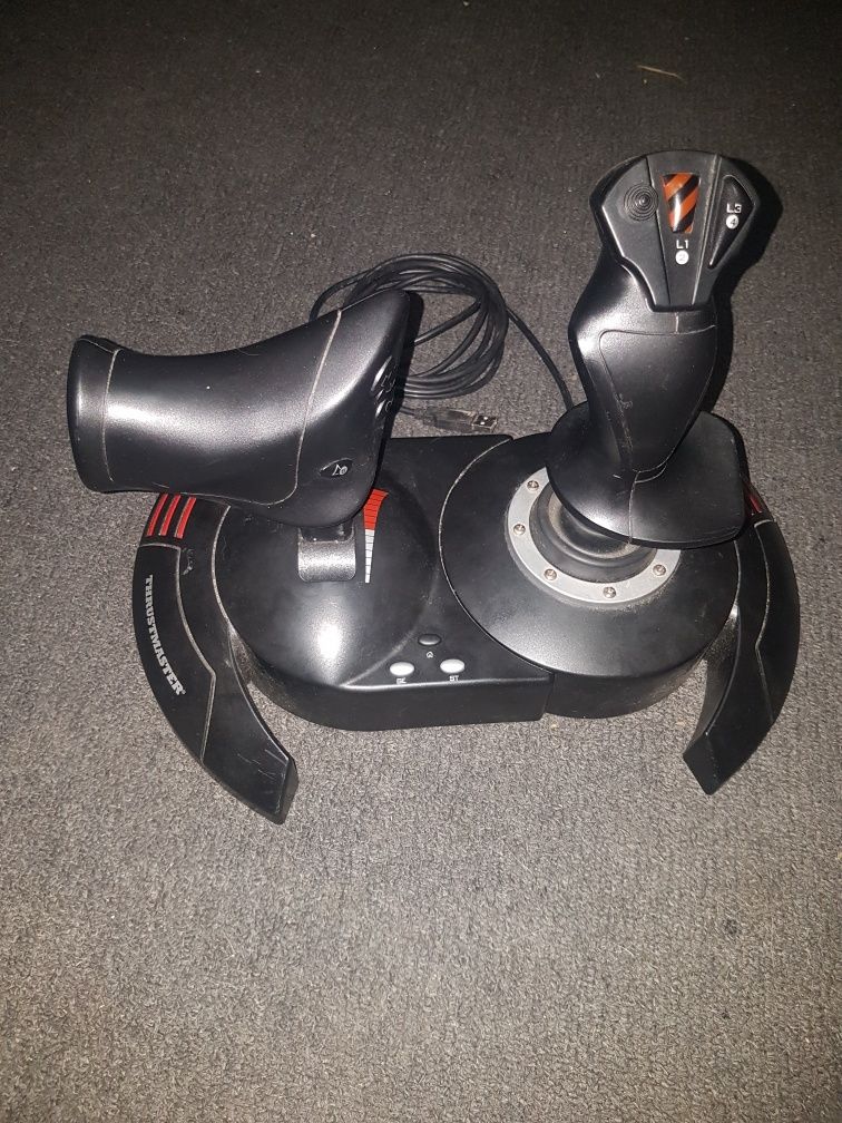 Joystick  thrustmaster T.Flight hotas x