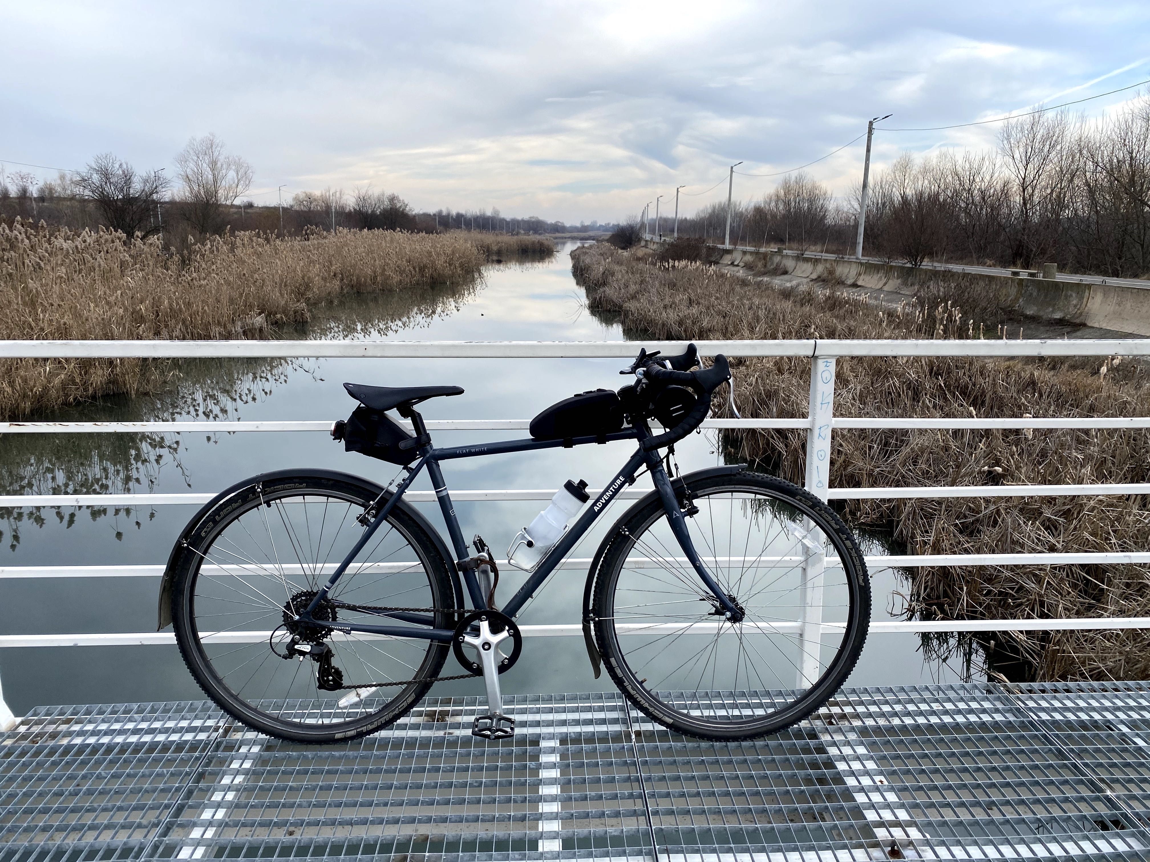 Bicicleta Gravel/Touring Adventure Flat White