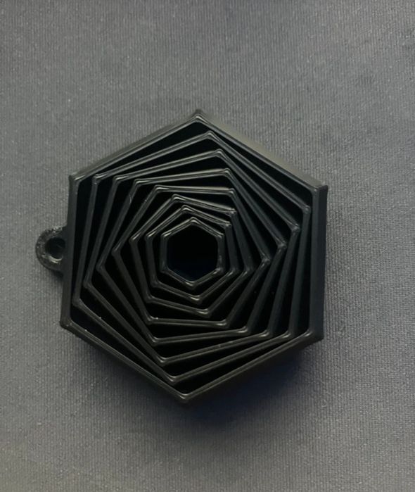 Breloc cu hexagon