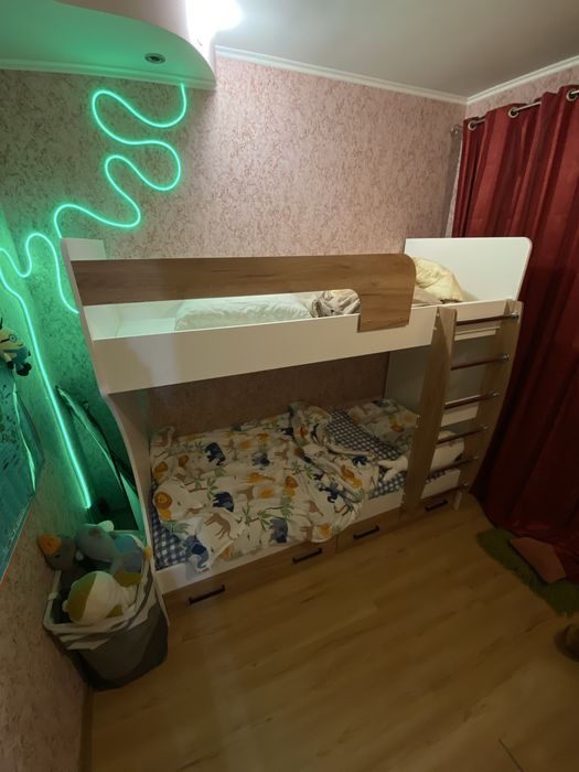 Детская двухъярусная кровать с матрацем