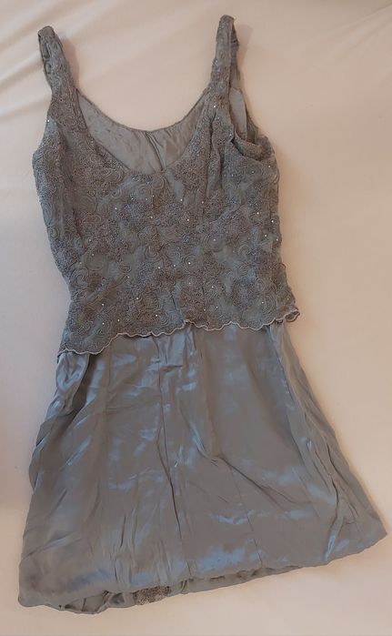 Къса сива рокля на цветя