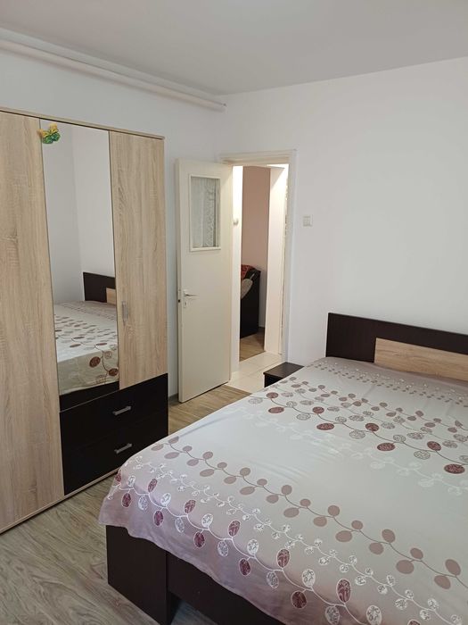 Închiriez apartament