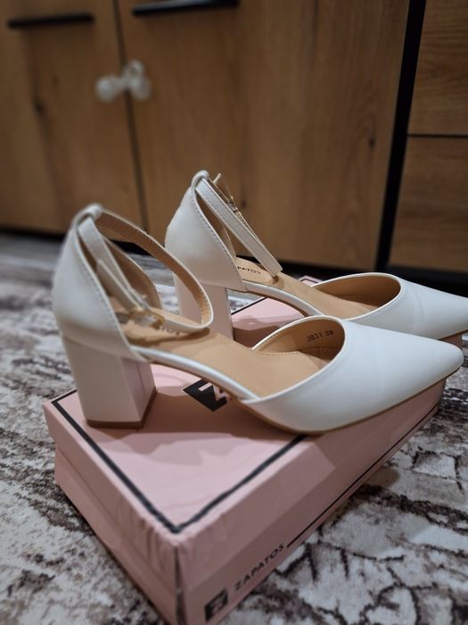 Стилни дамски обувки