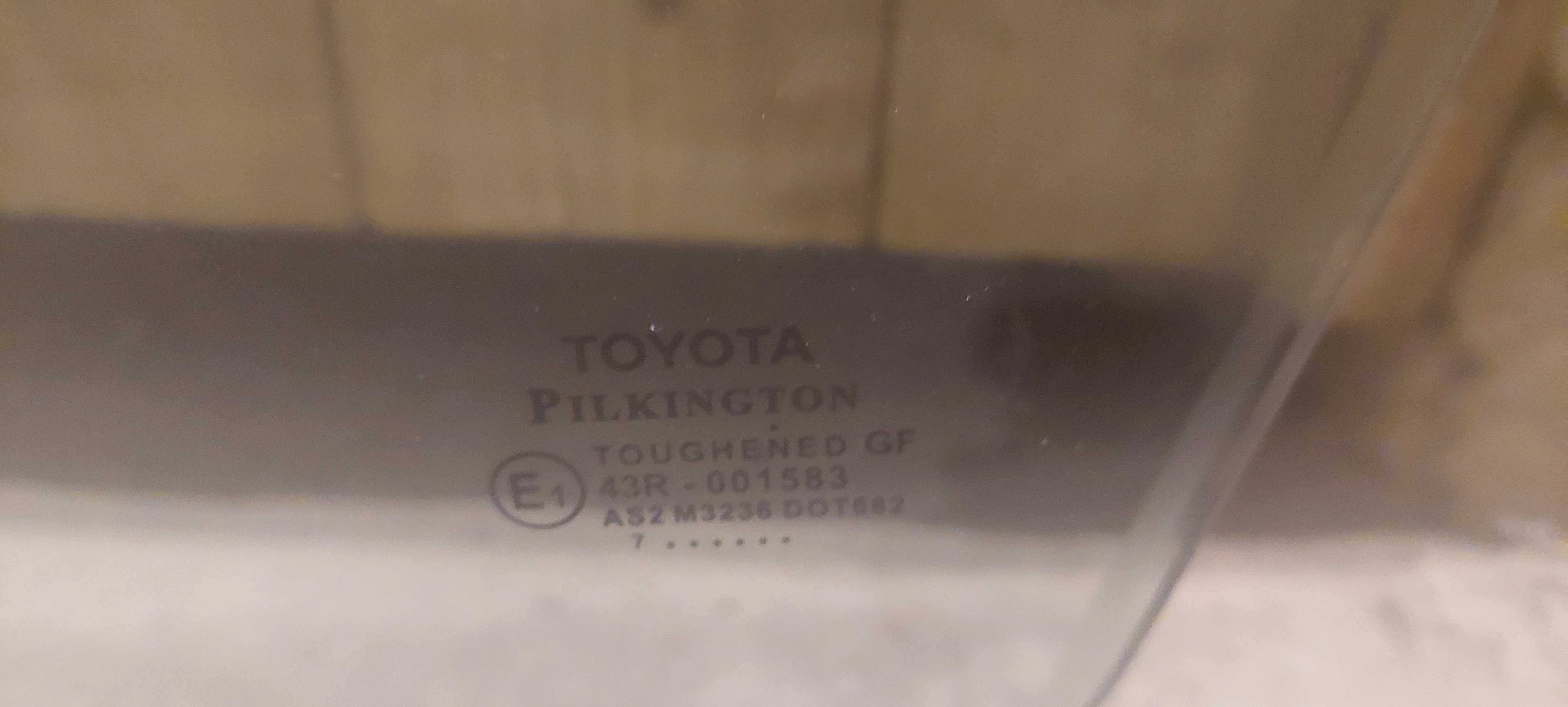 Стъкло за шофьорска врата Toyota Yaris 2012-2019 г.