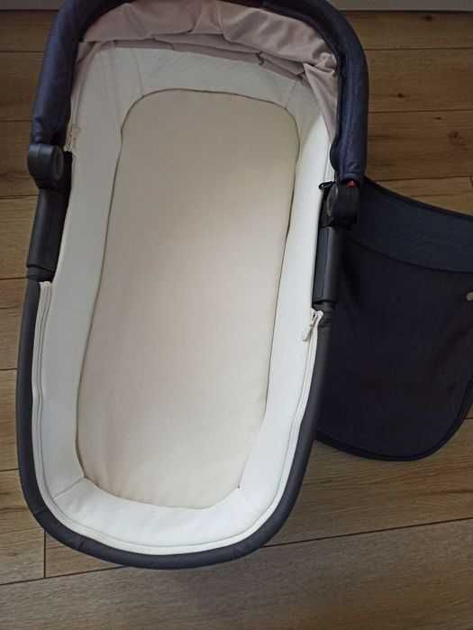 Подарява се Зимен кош Cybex Kozy 2 в 1