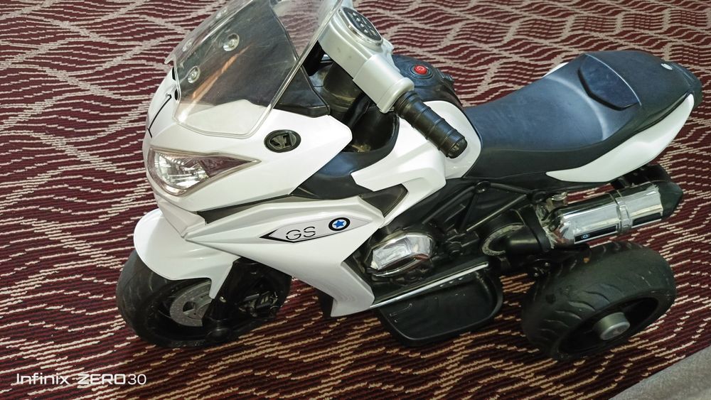 Bolalar motosikli sotiladi