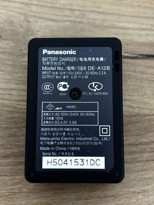 зарядное устройство Panasonic DE-A12 в идеальном состоянии