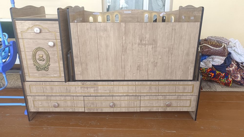 Bolalar kravati holati yangi