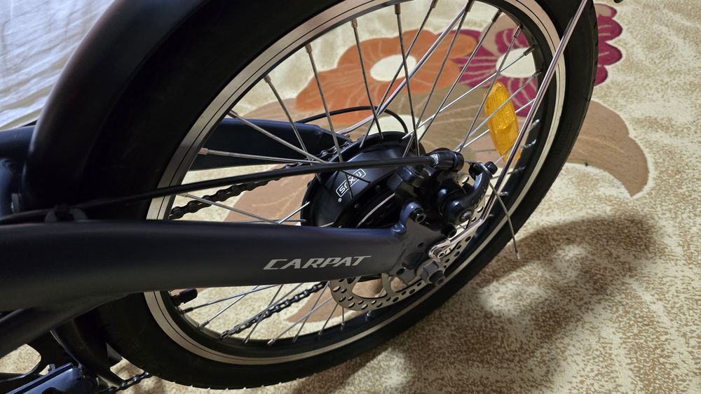 Bicicletă Carpat asistată electric.