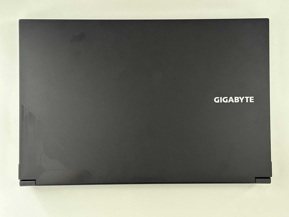 Laptop Gaming GIGABYTE G7 KF, RTX 4060, 32GB RAM, 2TB SSD + Cooler