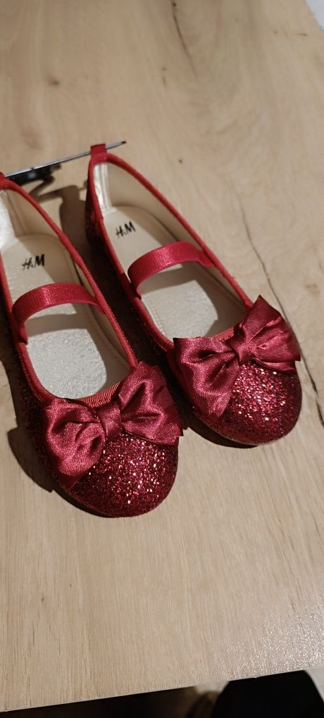 Нови красиви обувки за момиче НМ номер 30