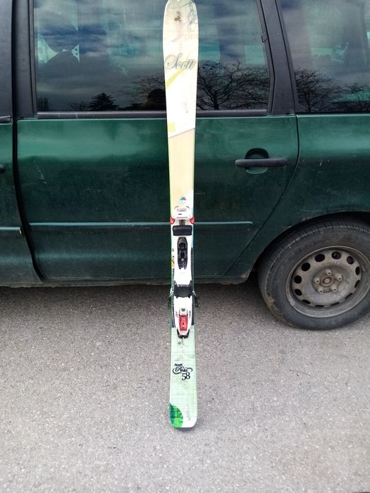 Ски, щеки, ски обувки, шапки, ръкавици, очила, маски, чорапи