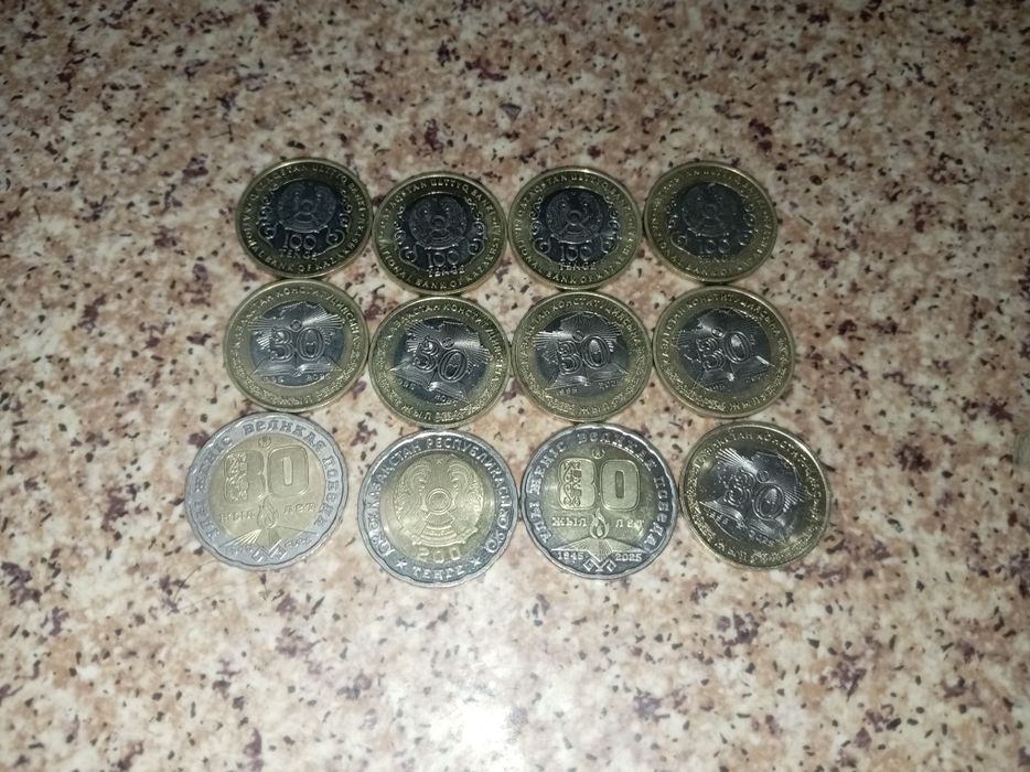 Эксклюзивные монеты 100 и 200 тенге.