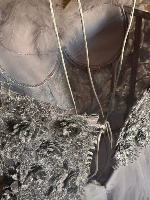 Чисто нова бална рокля