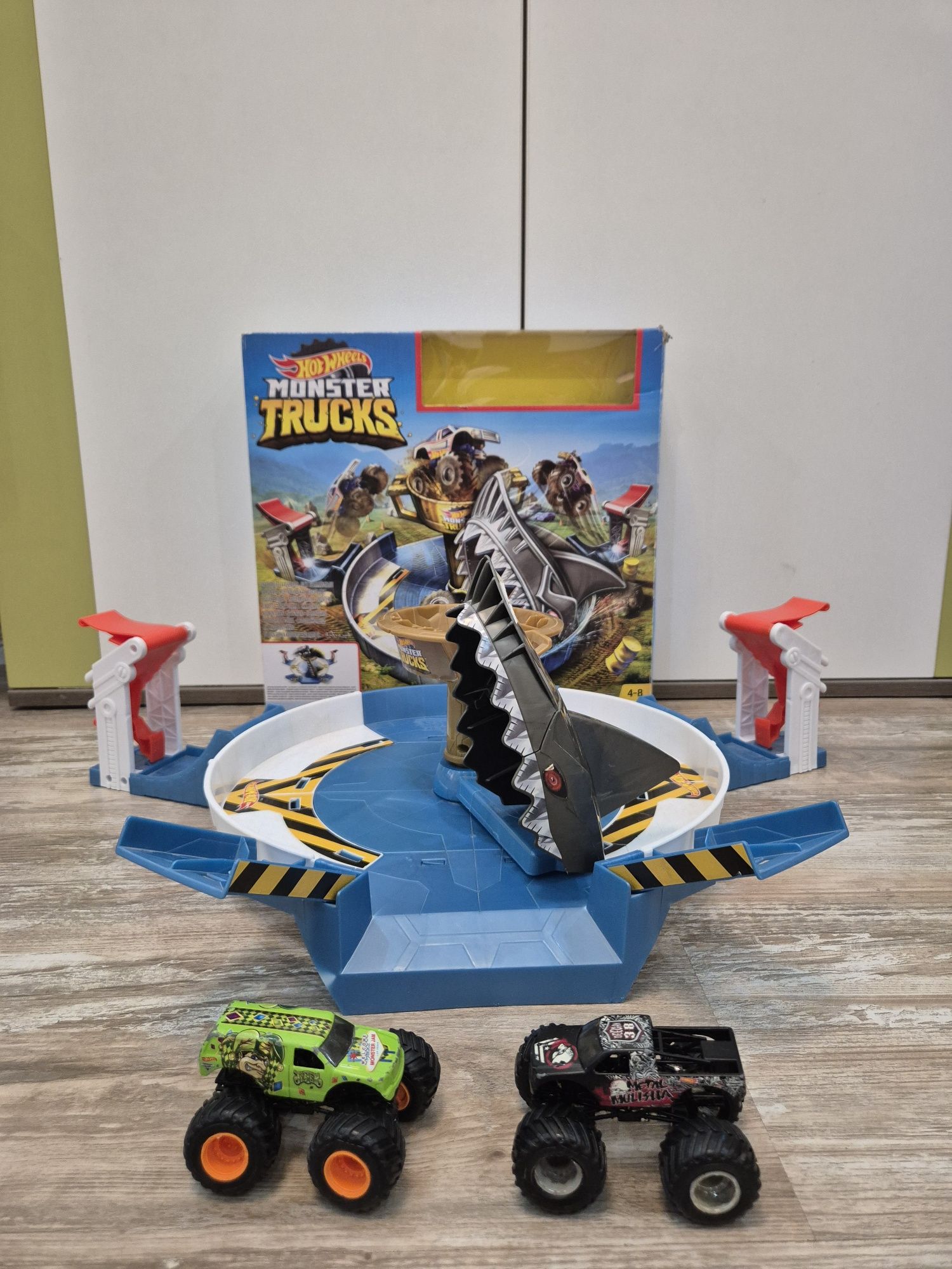 Писта HotWheels акула