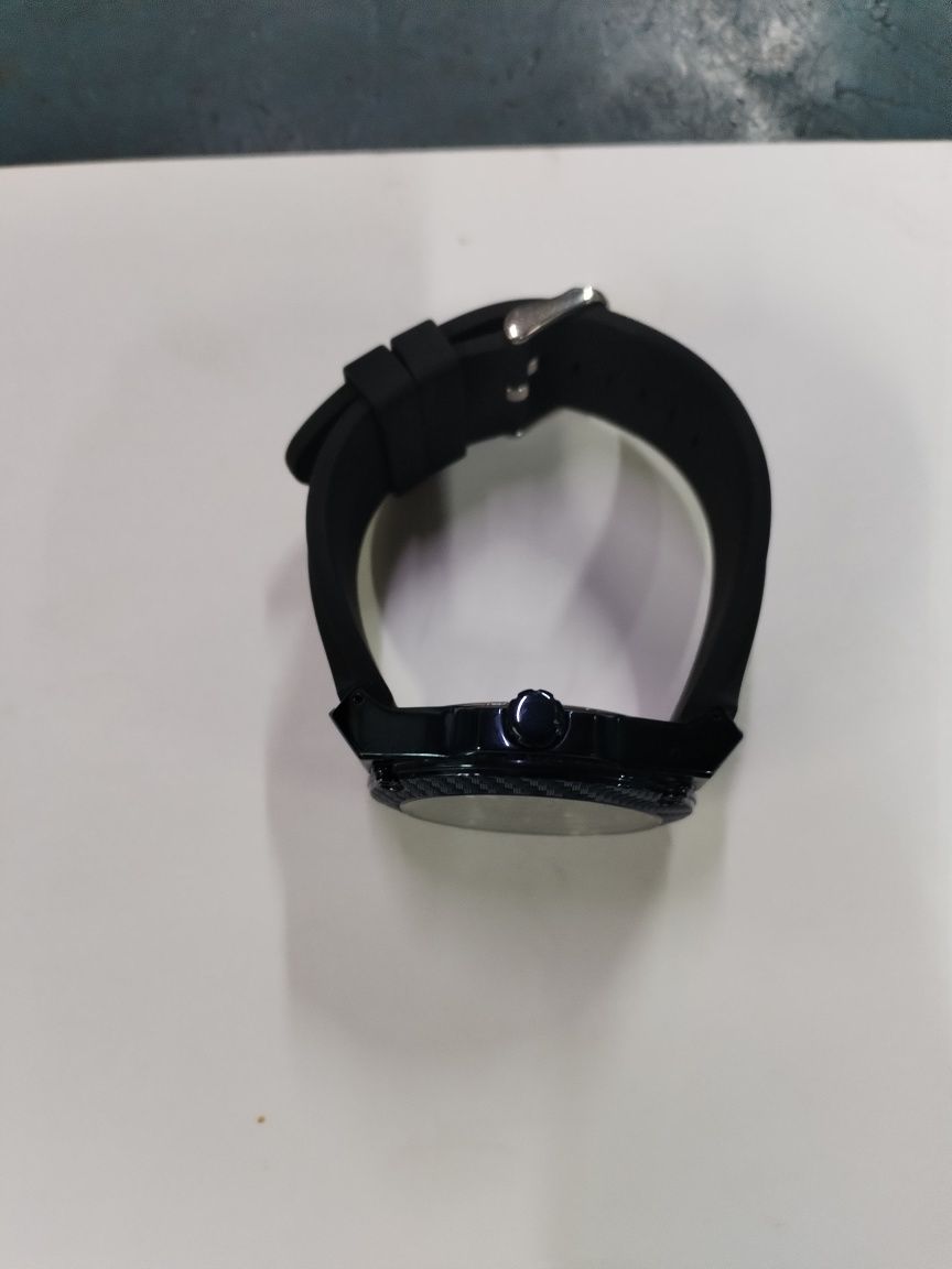 Продавам часовник мъжки Guess