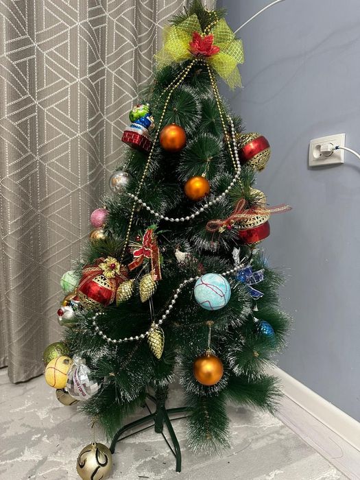 Продам Ёлку с игрушками